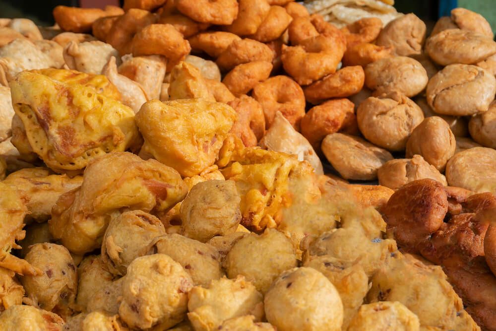  Uttarakhand's traditional food: street food( dal vada)